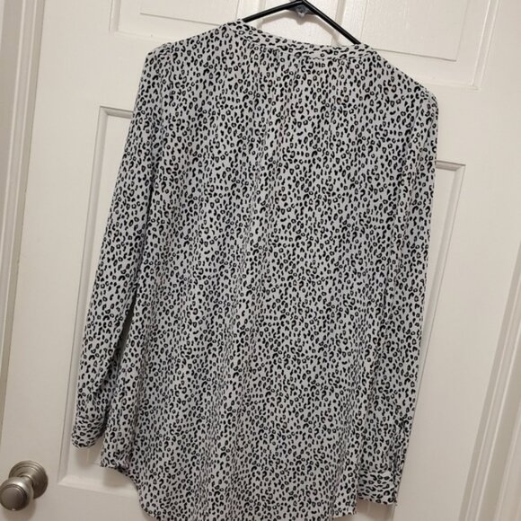 Apt. 9 Leopard Print Hidden Button Front Close Size XS, classic business - Picture 11 of 11